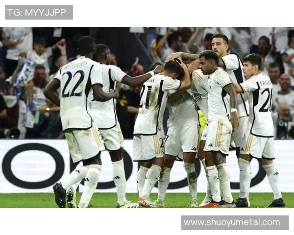 世界足球三巨星争锋对决 谁将登顶足坛巅峰荣耀 世界足球三巨星争锋对决 谁将登顶足坛巅峰荣耀