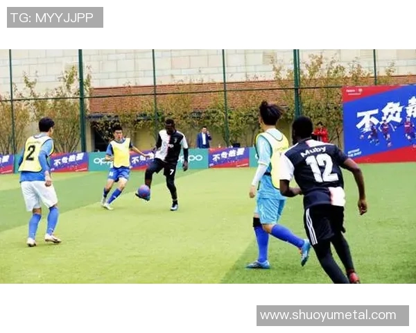 小贴纸承载童年记忆 足球球星形象点燃无数少年的热爱