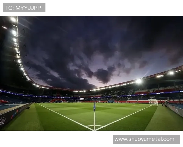 特效加持的绿茵传奇足球球星与震撼球场视觉盛宴 特效加持的绿茵传奇足球球星与震撼球场视觉盛宴